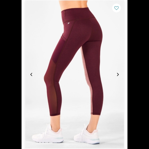 Fabletics High-Waisted Pocket Capri Burgundy/Berry - Picture 2 of 6